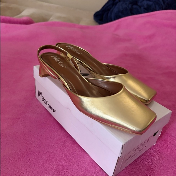 Mixx Shuz Shoes - Gold Slingback Block Heel Pumps | Size 9 | Square Toe | Low Heel Dress Shoes